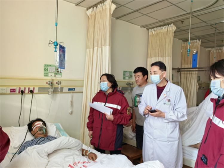 【让白求恩旗帜在地震灾区高高飘扬3】甘肃省人民医院专家在积石山县人民医院全力救治伤员